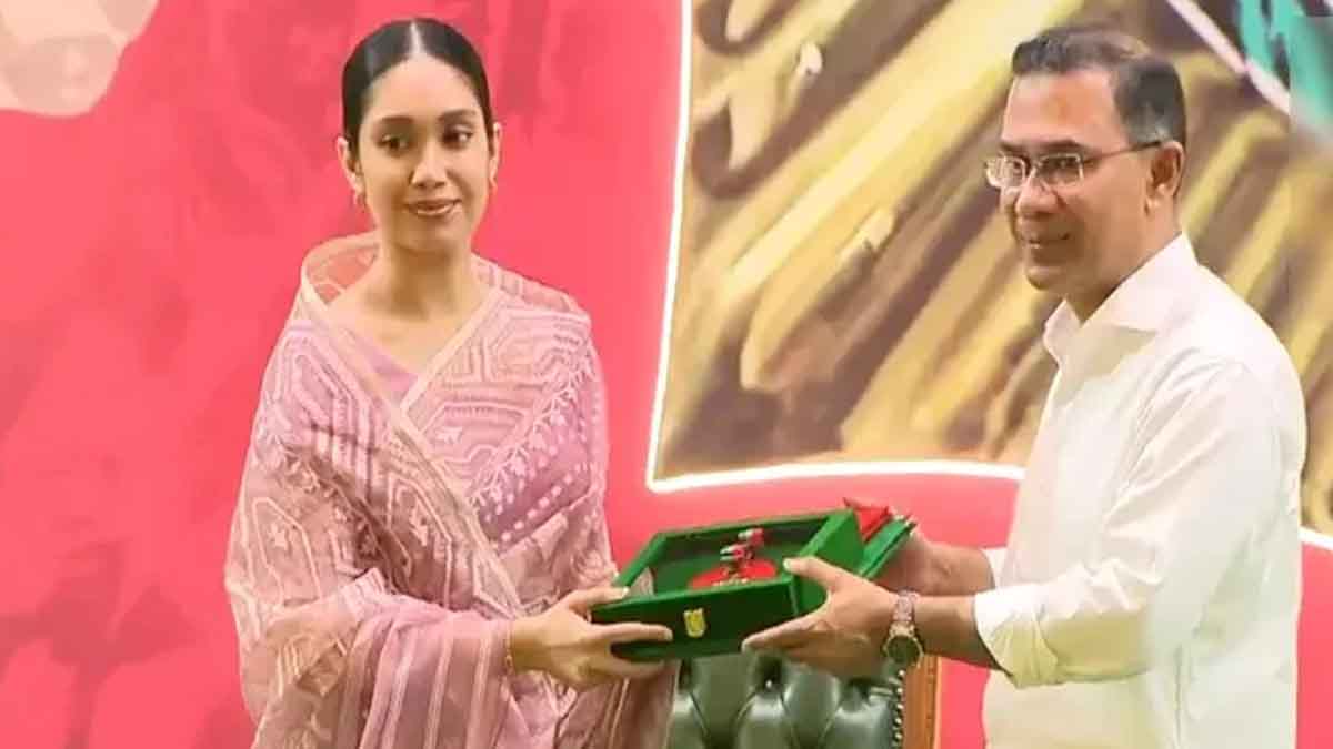 খালেদা জিয়ার পক্ষে স্বাধীনতা পদক নিলেন জাইমা রহমান