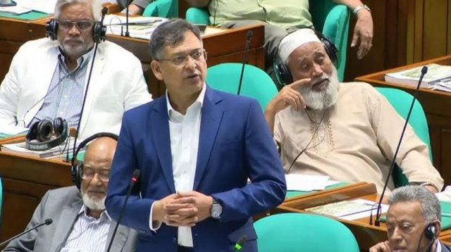 জ্বালানি পরিস্থিতি ‘সংকট’ নয়-সংসদে স্বরাষ্ট্রমন্ত্রীর দাবি