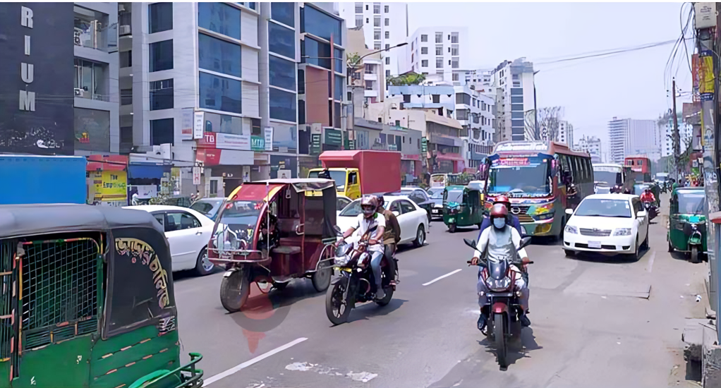 ঈদের ছুটি শেষে রাজধানীতে ফিরছে কর্মচাঞ্চল্য, বাড়ছে যানবাহনের চাপ