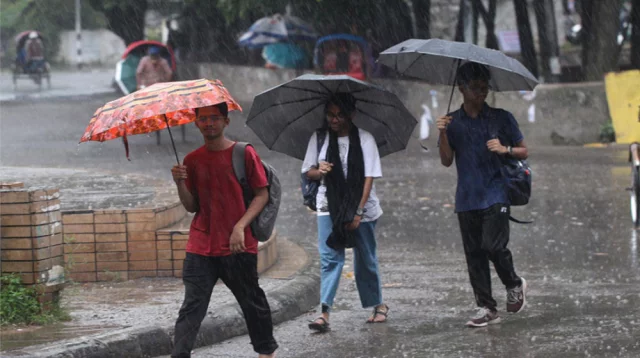 ঢাকায় বজ্রসহ শিলাবৃষ্টি, গরমের পর স্বস্তি
