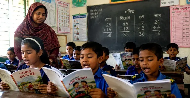 প্রাথমিক শিক্ষায় দক্ষতা বাড়াতে নতুন নির্দেশনা: বাংলা-ইংরেজি পড়া ও গণিতে জোর