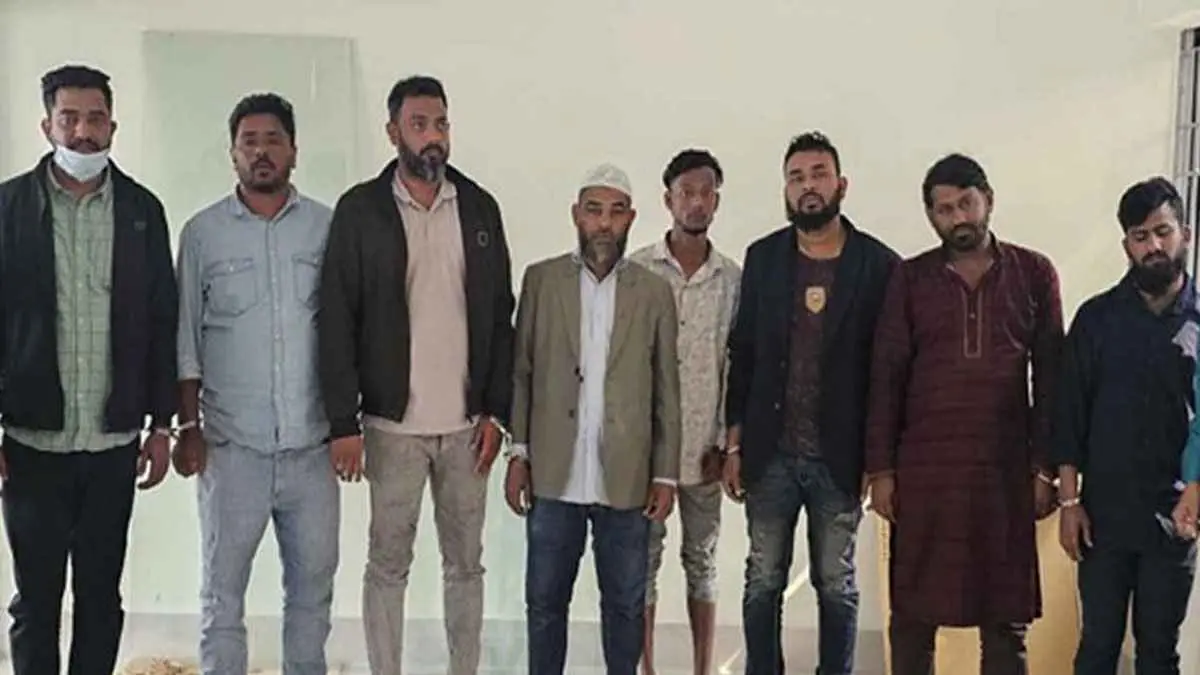 চট্টগ্রামে নিষিদ্ধ আওয়ামী লীগের সভা থেকে সাংবাদিকসহ ১৫ জন গ্রেপ্তার