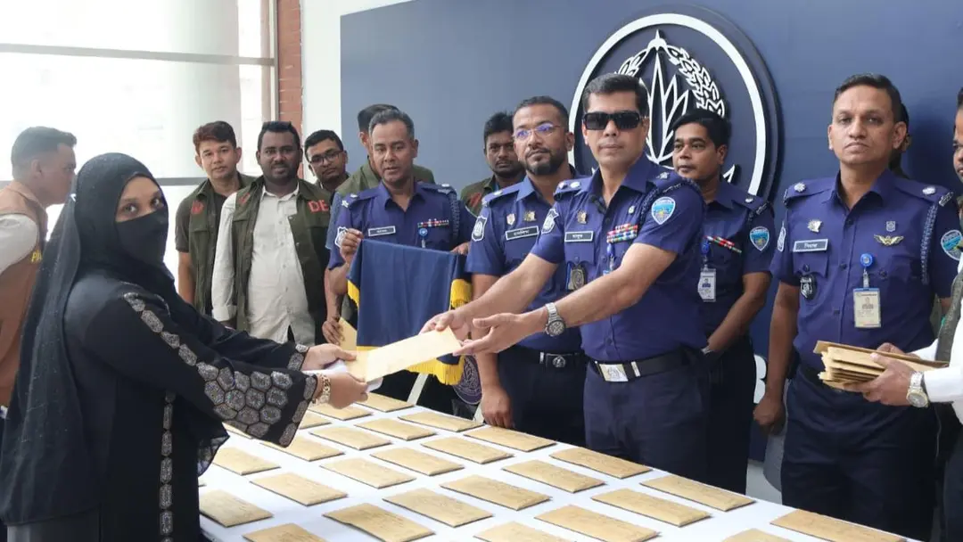 চট্টগ্রামে উদ্ধার ১০১ হারানো মোবাইল ফোন, মালিকদের হাতে তুলে দিল জেলা পুলিশ