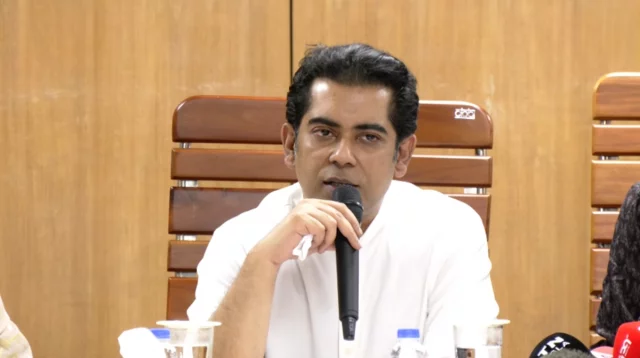 ‘আমি তথ্যমন্ত্রী হিসেবে দায়িত্ব পালন করছি, আত্মীয় হিসেবে নয়’