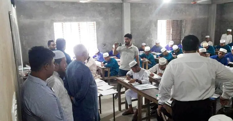 এসএসসি কেন্দ্রে এমপির ফেসবুক লাইভ, নীতিমালা লঙ্ঘনের অভিযোগে সমালোচনা