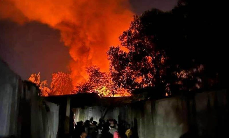 রাজারবাগ এজিবি কলোনিতে ভবনে আগুন, নিয়ন্ত্রণে কাজ করছে ফায়ার সার্ভিস