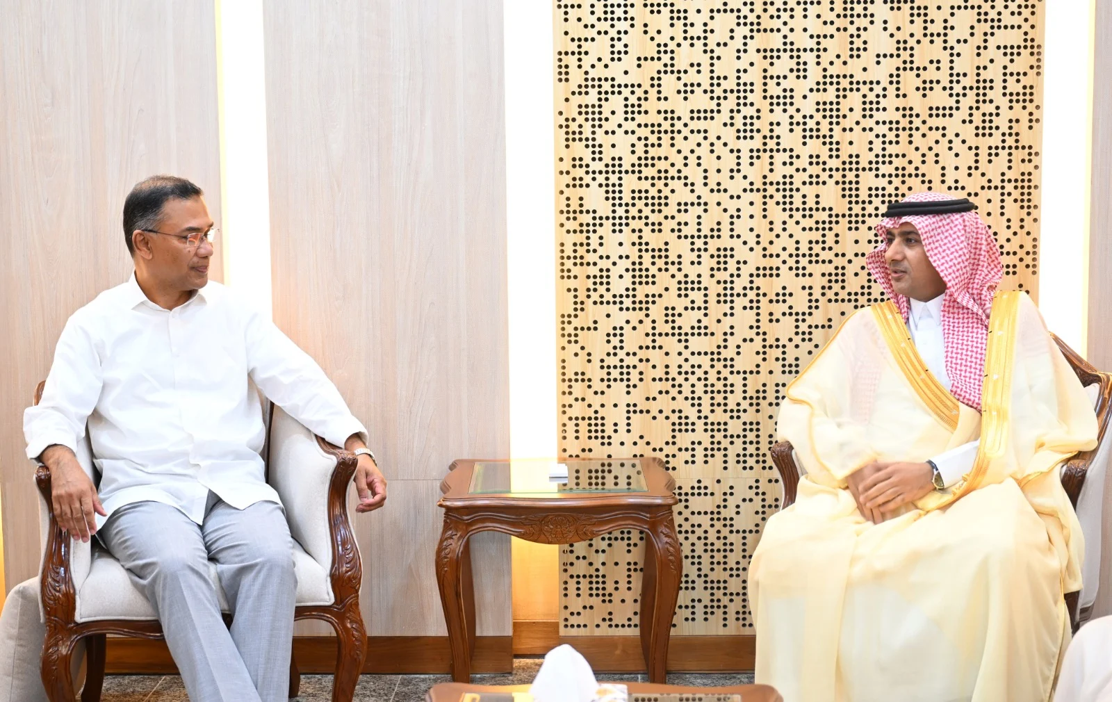 প্রধানমন্ত্রী তারেক রহমানের সঙ্গে সৌদি রাষ্ট্রদূতের সৌজন্য সাক্ষাৎ