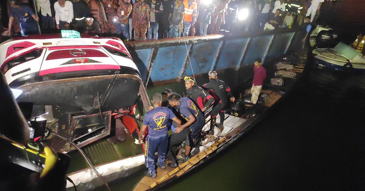 দৌলতদিয়া বাসডুবি: নিহতদের পরিবারকে ১ কোটি টাকা ক্ষতিপূরণ চেয়ে লিগ্যাল নোটিশ