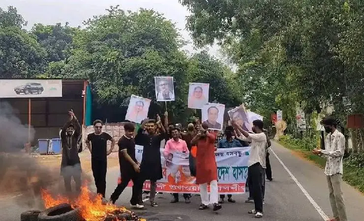 কাশিয়ানীতে ঢাকা-খুলনা মহাসড়ক অবরোধ করে ছাত্রলীগের বিক্ষোভ