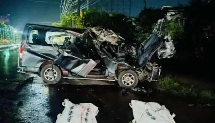 কর্ণফুলীতে কাভার্ডভ্যানের ধাক্কায় বিয়ের গাড়ির নিহত ৪, আহত ৭