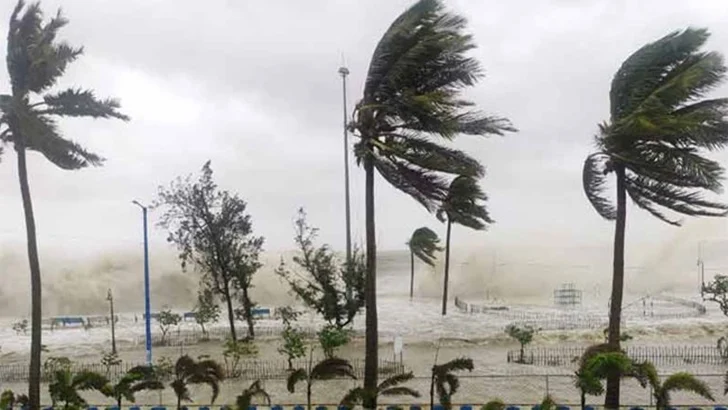 ৮ জেলায় ৬০ কিলোমিটার বেগে ঝড়ের আভাস
