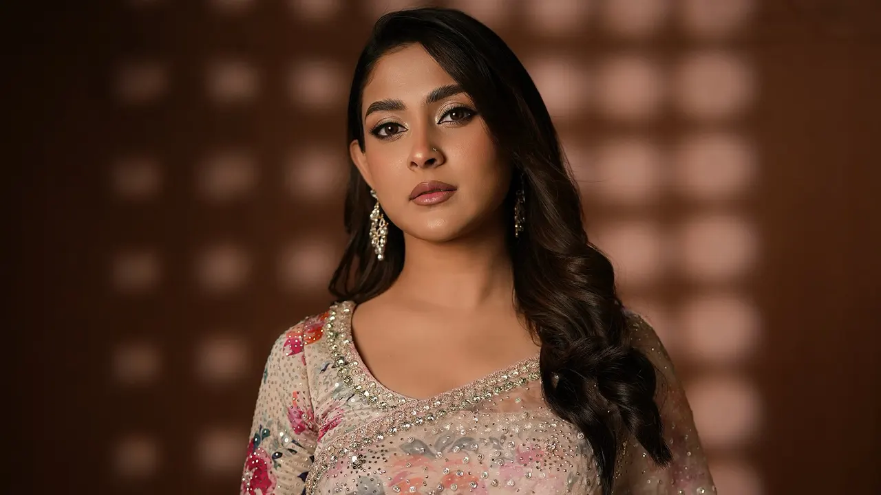 মেহজাবীন ও তাঁর ভাইয়ের বিরুদ্ধে  হুমকি মামলার শুনানি পিছিয়েছে