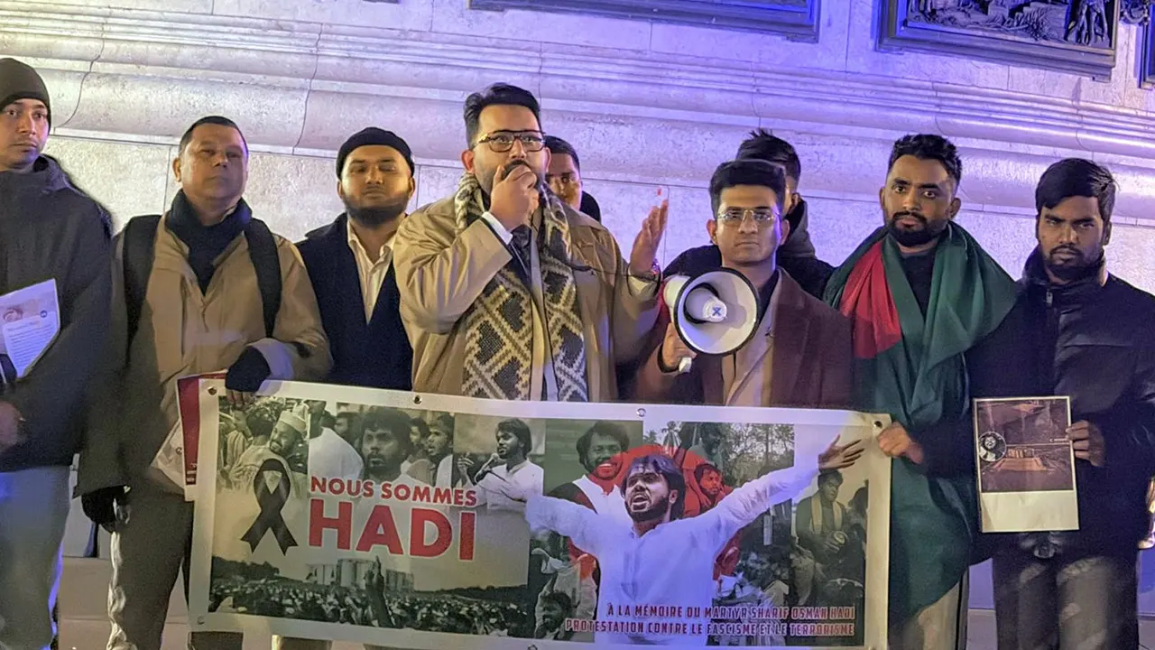প্যারিসে শহীদ ওসমান হাদি ন্যায়বিচারের দাবিতে প্রতিবাদ সমাবেশ