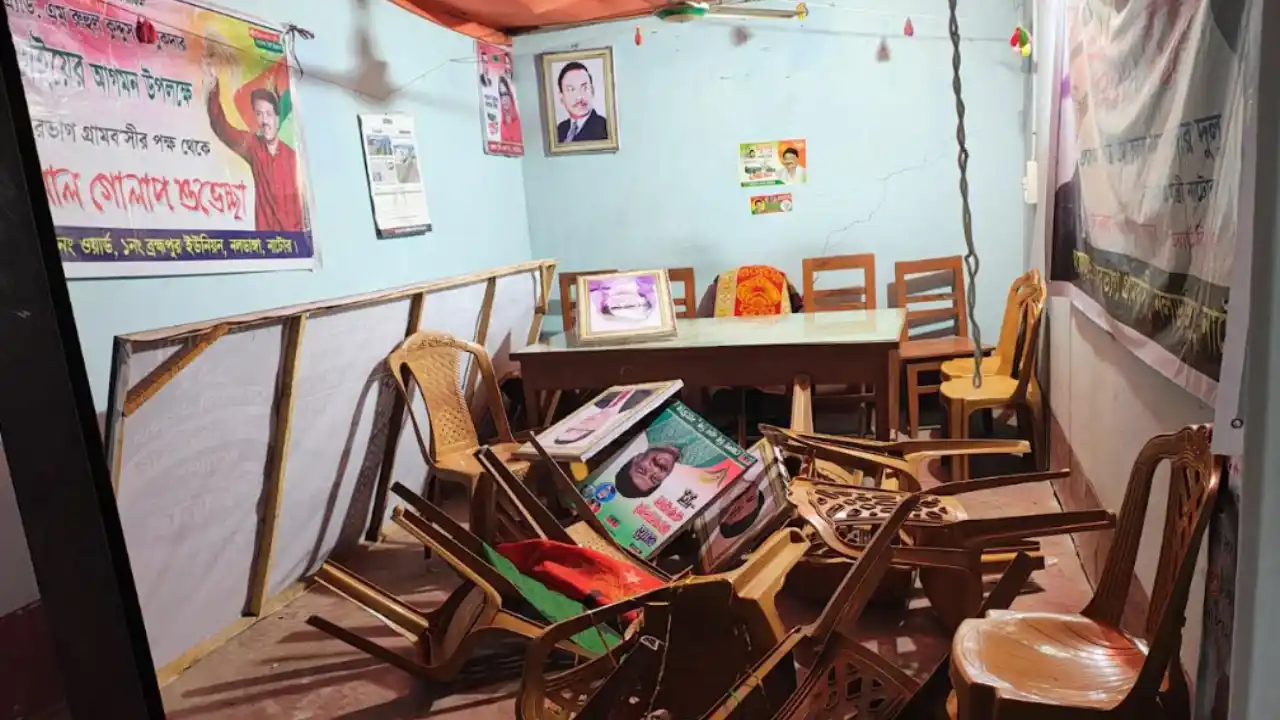 নাটোরে বিএনপি কার্যালয় ভাঙচুর করল আ.লীগ নেতাকর্মীরা