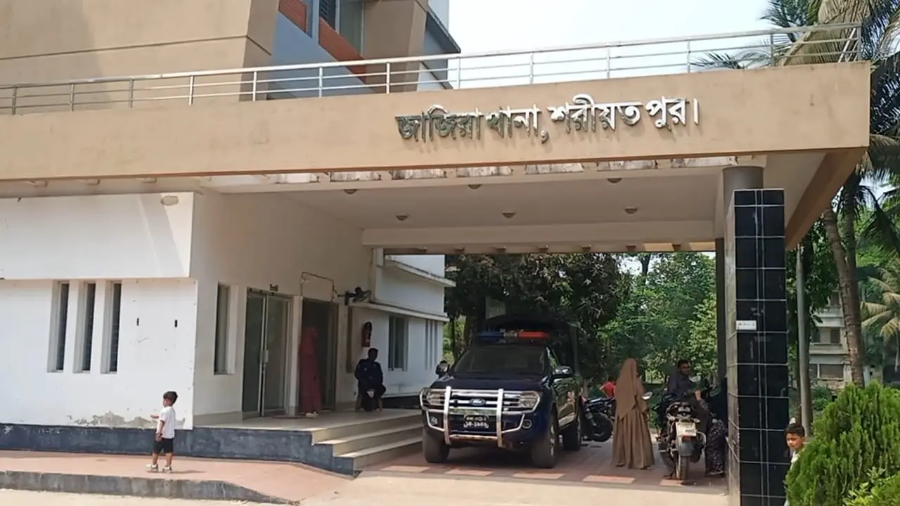 জাজিরায় থামছে না বোমা-ককটেল বিস্ফোরণ, আতঙ্কে স্থানীয়রা
