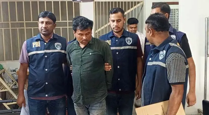 যশোরে মাকে কুপিয়ে হত্যার অভিযোগে স্কুলশিক্ষক গ্রেপ্তার