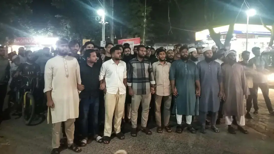 জাবি শিক্ষার্থীকে স্থায়ী বহিষ্কারের দাবিতে বিক্ষোভ, চার দফা দাবি