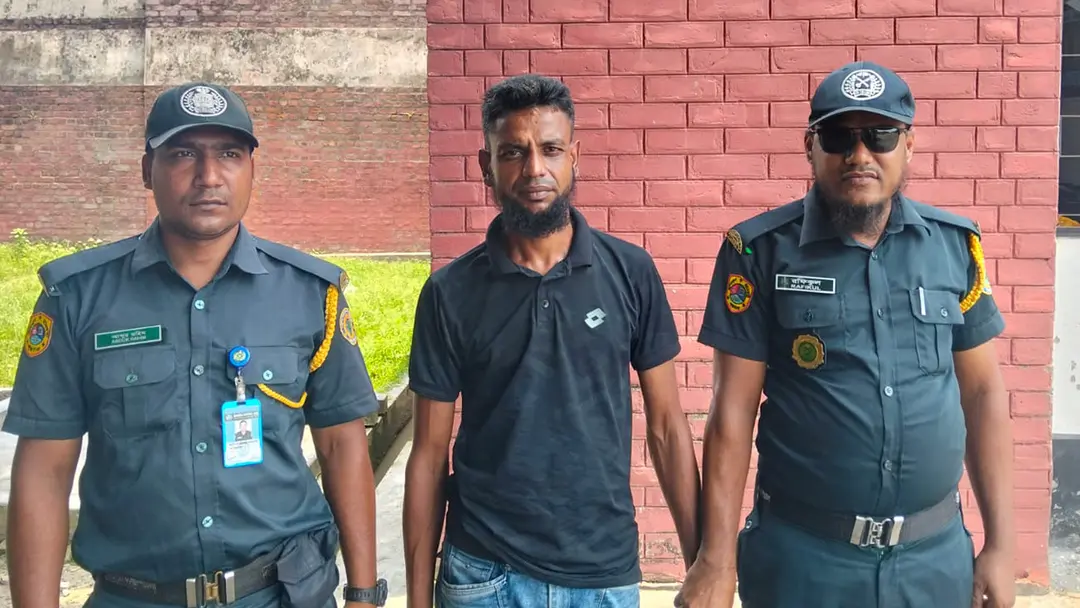 কারাবন্দি স্ত্রীর সঙ্গে দেখা করতে এসে গাঁজাসহ আটক, স্বামীর ৪ মাসের কারাদণ্ড
