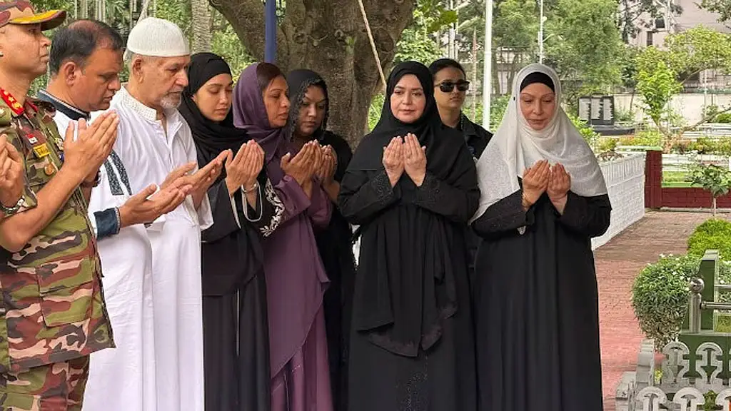 মাহবুব আলী খানের মৃত্যুবার্ষিকীতে কবর জিয়ারত, দোয়া মাহফিলে জুবাইদা ও জাইমা