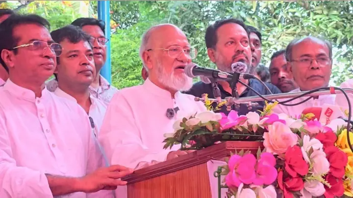 ‘ভুল বোঝাবুঝির অবসান ঘটিয়ে ঐক্যবদ্ধভাবে উন্নয়ন করতে হবে’: খন্দকার মোশাররফ
