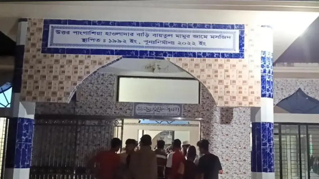 মসজিদের মুয়াজ্জিনের কক্ষে যুবকের মরদেহ, ঝুলন্ত দড়ি ঘিরে রহস্যমসজিদের মুয়াজ্জিনের কক্ষে যুবকের মরদেহ, ঝুলন্ত দড়ি ঘিরে রহস্য
