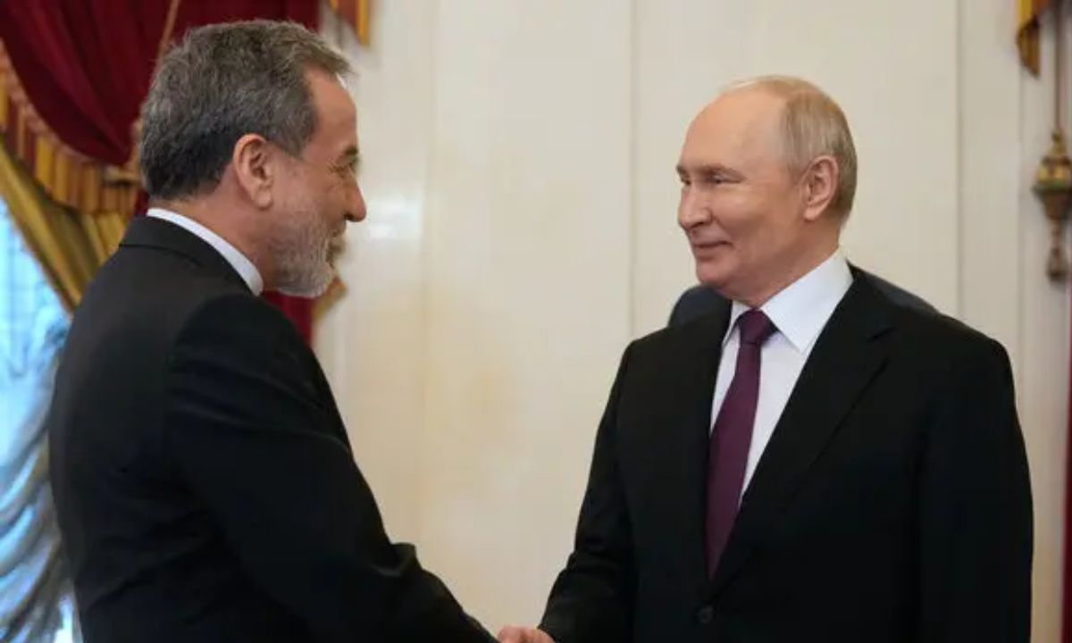 ইরানের পাশে থাকার আশ্বাস পুতিনের, শান্তি প্রতিষ্ঠায় সক্রিয় ভূমিকার প্রতিশ্রুতি