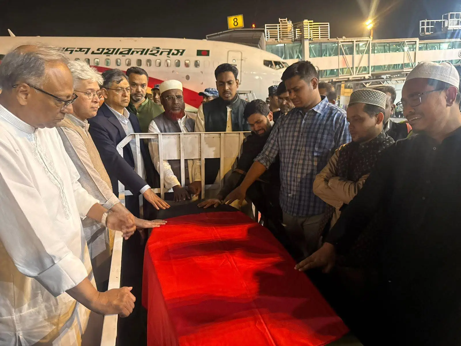 ব্যাগ ও ড্রোন নিষিদ্ধ, কঠোর নিরাপত্তায় ওসমান হাদির জানাজা