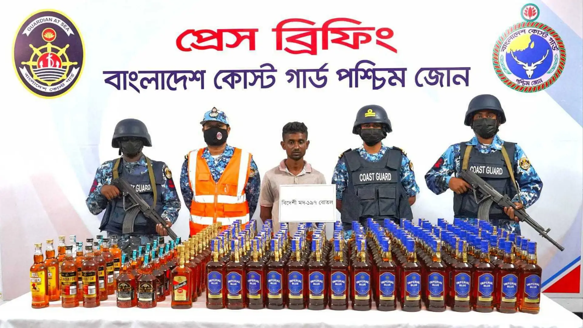 মোংলায় বিএনপি নেত্রীর বাড়ি থেকে ১৯৭ বোতল বিদেশি মদ উদ্ধার