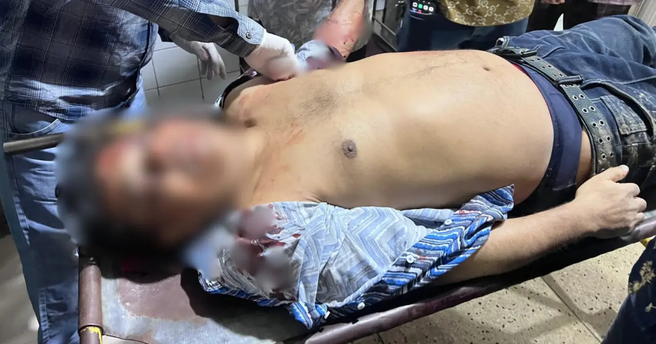 নিউমার্কেটে ঢাবির হলের সামনে গুলি করে হত্যা