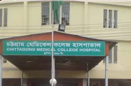 সড়ক দুর্ঘটনায় প্রাণ গেল মায়ের, আহত বাবা-মেয়ে চিকিৎসাধীন