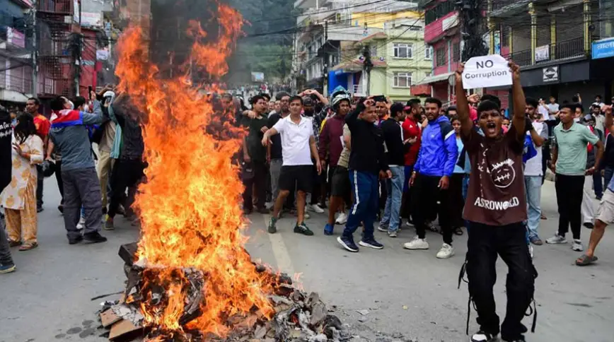 অশান্ত নেপাল: সেনা নিয়ন্ত্রণে কাঠমান্ডু বিমানবন্দর, রাজনৈতিক অস্থিরতা তুঙ্গে