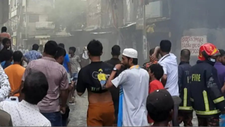 কেমিক্যাল গুদামে বিস্ফোরণ: ফায়ার সার্ভিসের ৬ কর্মীসহ ৯ জন দগ্ধ