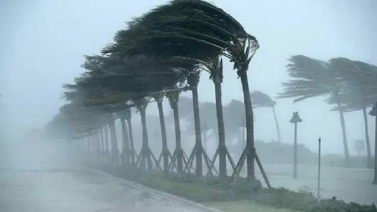 ঘণ্টায় ৬০ কিমি বেগে ঝোড়ো হাওয়া ও অতি ভারী বর্ষণের পূর্বাভাস