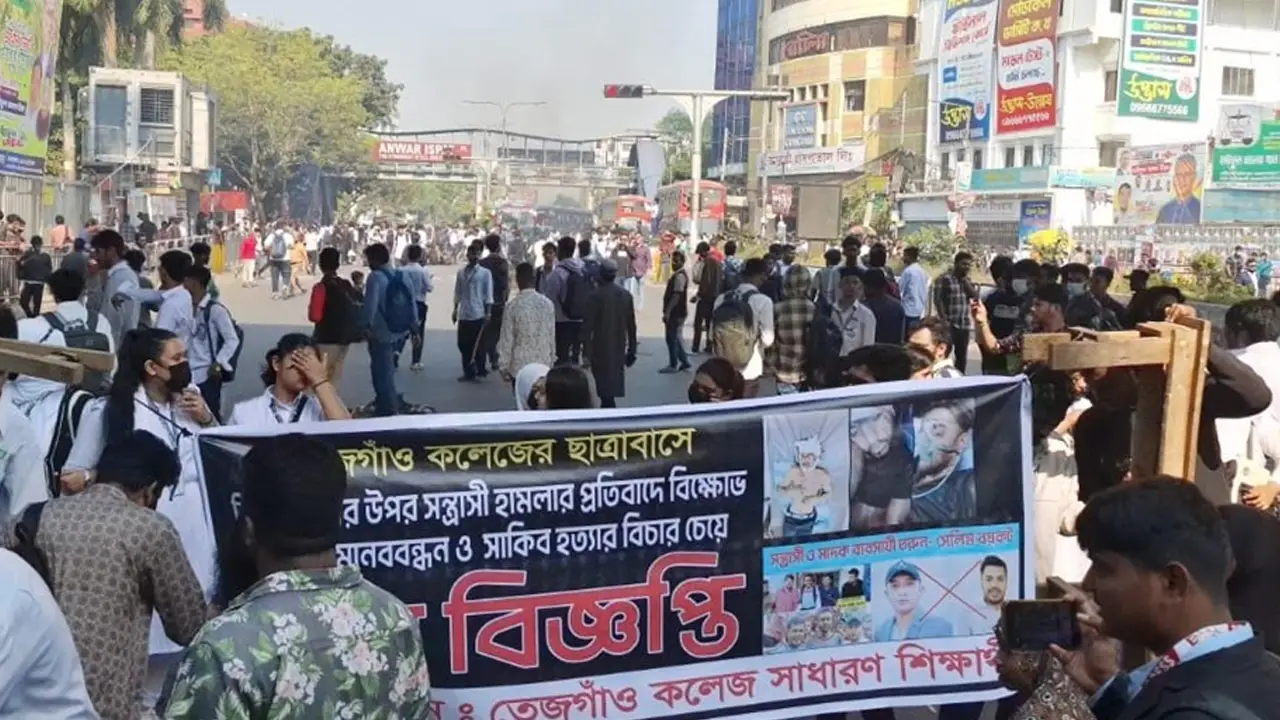 সাকিবুল হাসান রানা হত্যার বিচার দাবিতে ফার্মগেট অবরোধ, তীব্র যানজট