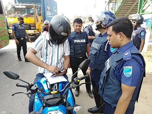 গত ২৪ ঘণ্টায় রাজধানীতে আওয়ামী লীগের ৪৩ নেতাকর্মী গেফতার: পুলিশ