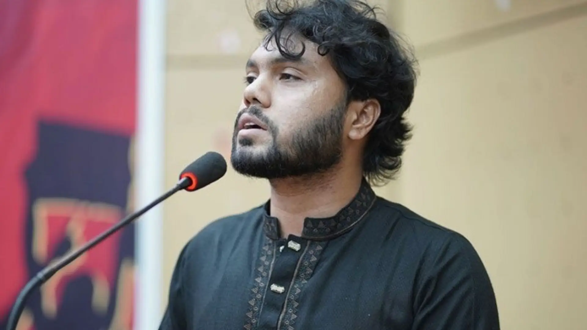 ওসমান হাদিকে ৩০টি বিদেশি নম্বর থেকে হত্যার হুমকি
