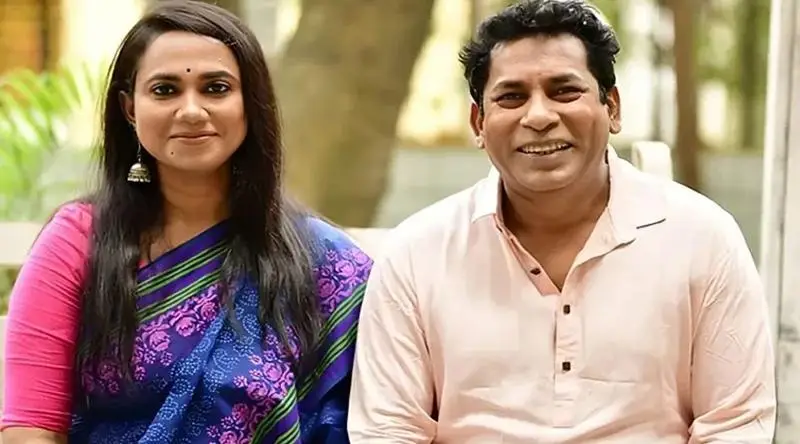 কলকাতায় স্ত্রীসহ আওয়ামী লীগের তোপের মুখে মোশাররফ করিম