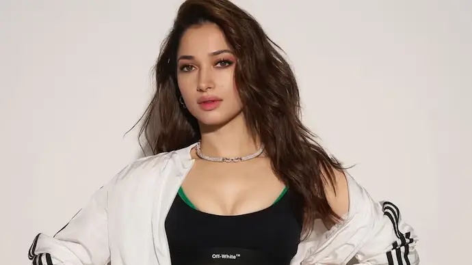 তামান্না ভাটিয়ার ১ মিনিটের  মূল্য ১ কোটি রুপি