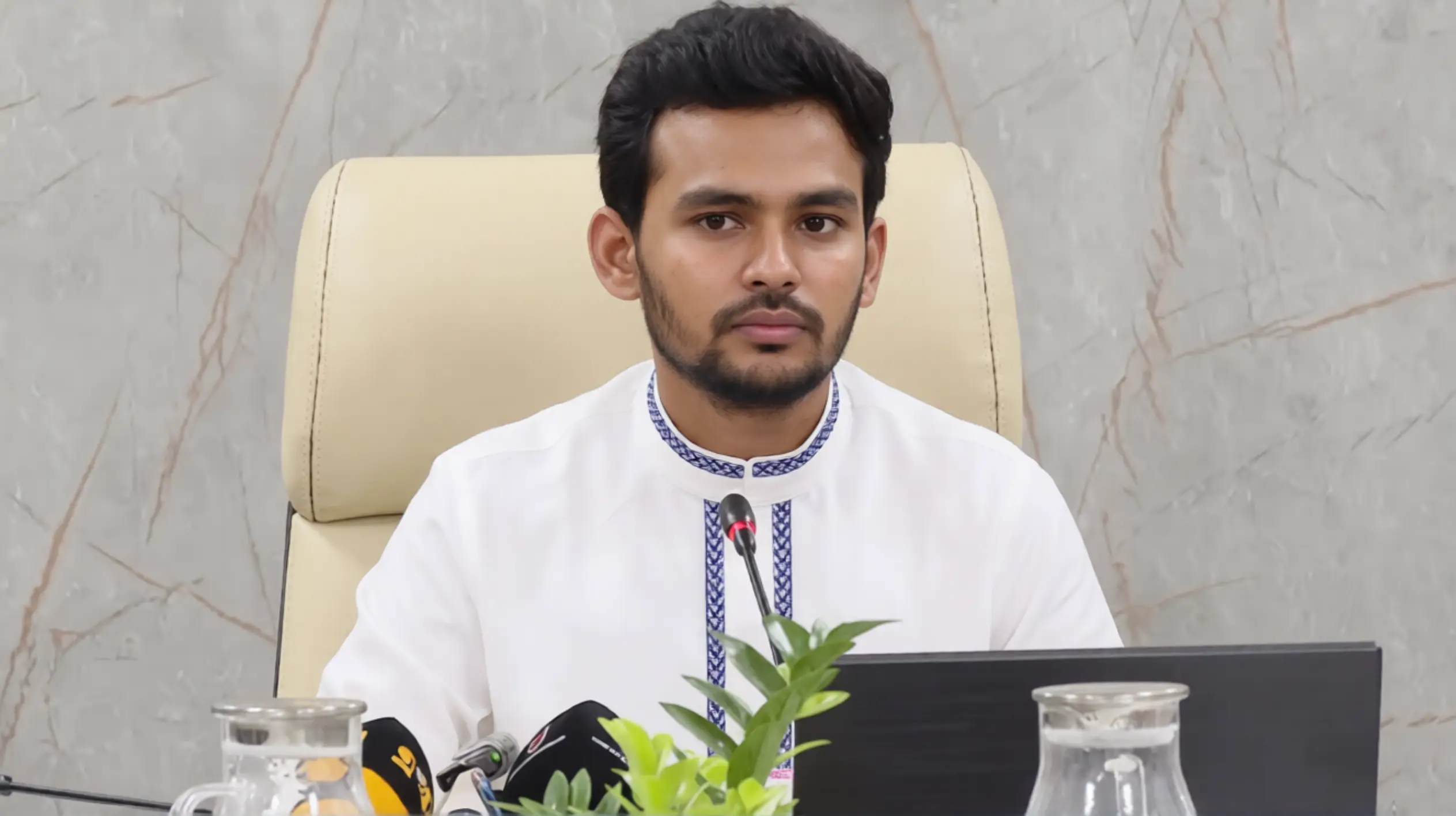 আজ নিজের ব্যাংক স্টেটমেন্ট প্রকাশ করবেন আসিফ মাহমুদ