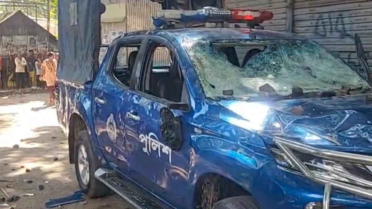 ফরিদপুরে পুলিশের ওপর হামলা, হাতকড়া পরা আ. লীগ নেতাকে ছিনিয়ে নেওয়ার অভিযোগ