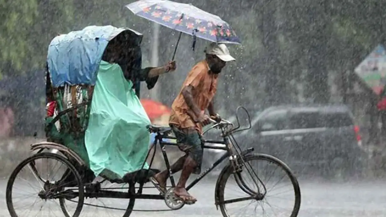দুপুরের মধ্যে ঢাকায় হালকা বৃষ্টি বা বজ্রবৃষ্টির পূর্বাভাস