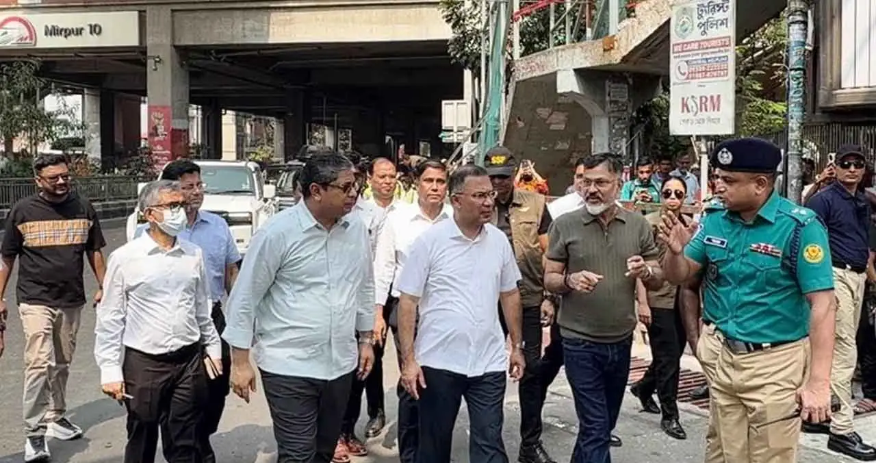 মিরপুর-১০-এ দখলমুক্ত ফুটপাত পরিদর্শনে প্রধানমন্ত্রী