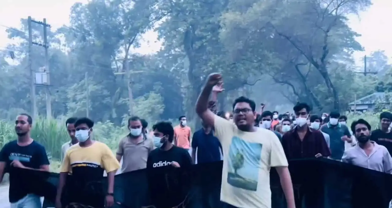 ঈশ্বরদীতে নিষিদ্ধ ছাত্রলীগের ঝটিকা মিছিল