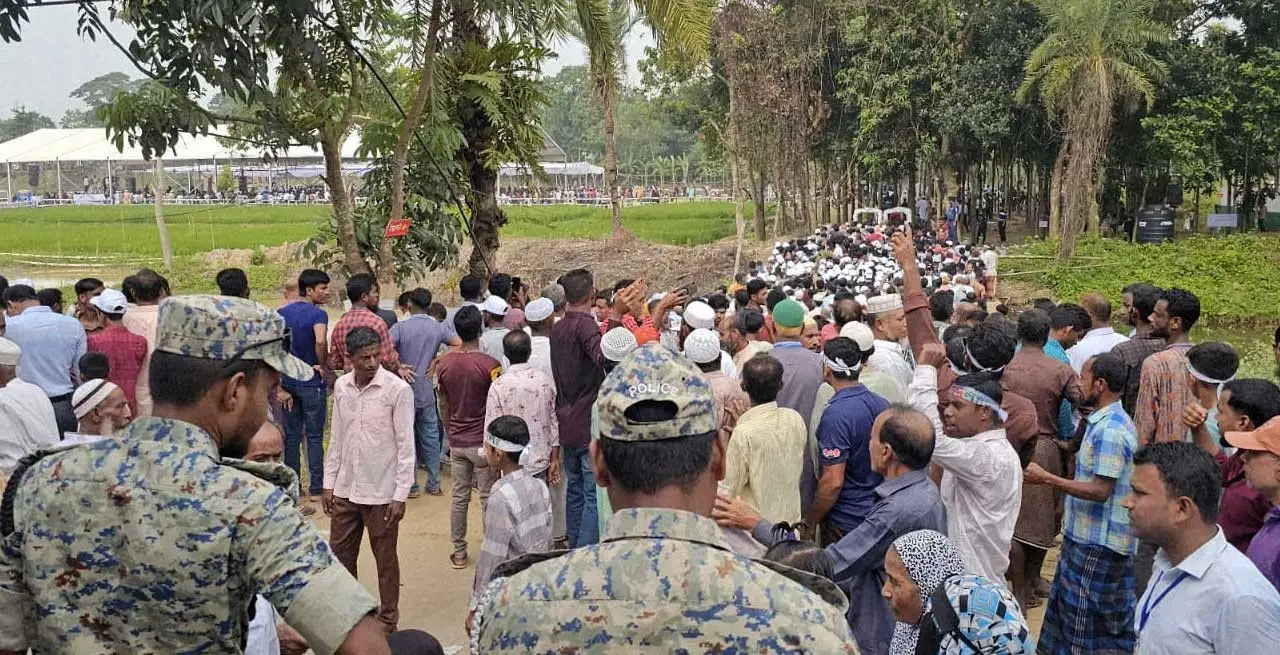 তারেক রহমানকে একনজর দেখতে পরশুরামে মানুষের ঢল
