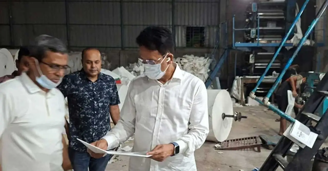 মধ্যরাতে ছয় ছাপাখানা পরিদর্শনে শিক্ষামন্ত্রী