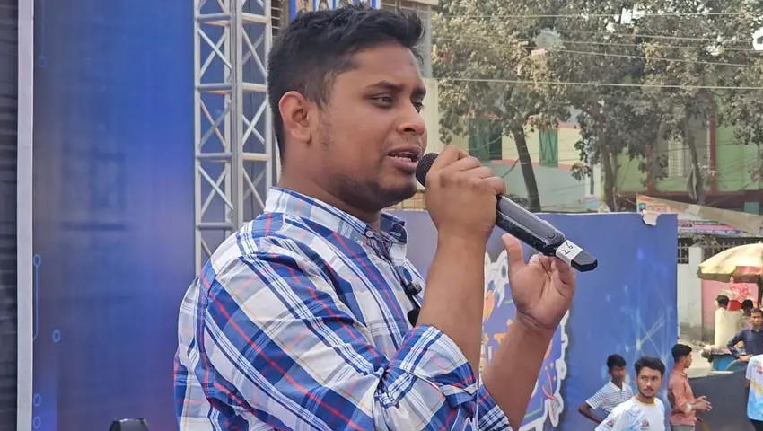 ‘জনগণের হাতে বিদ্যুতের বদলে হারিকেন ও মোমবাতি ধরিয়ে দিয়েছে বিএনপি’— ফেনীতে হাসনাত আবদুল্লাহ