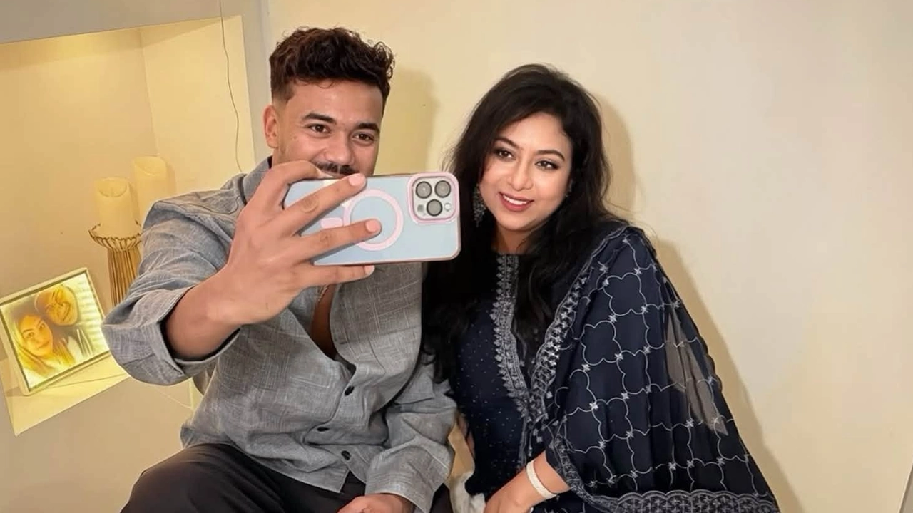সিডনিতে একই ফ্রেমে তাসকিন ও শাবনূর, মুহূর্তেই ছড়াল ছবি