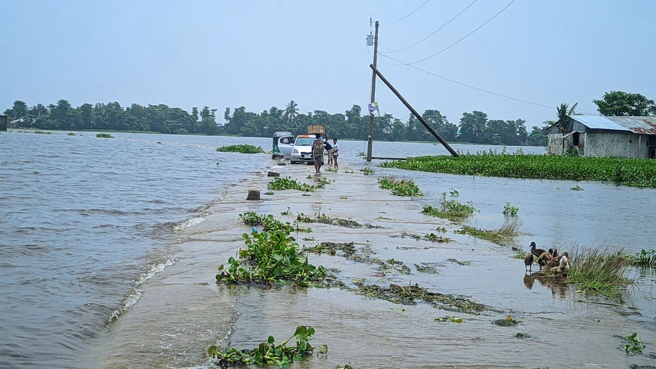 সুনামগঞ্জে কমতে শুরু করেছে বন্যার পানি, ফিরছে স্বস্তি