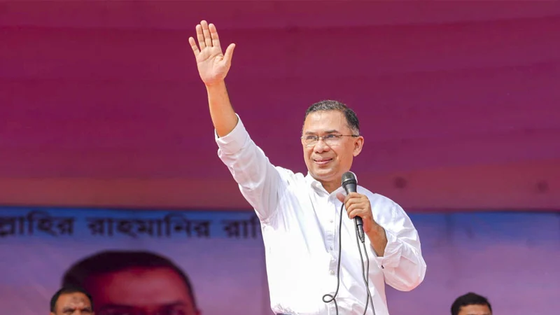 ঢাকার চার আসনে হাড্ডাহাড্ডি লড়াই, প্রধানমন্ত্রী দৌড়ে শীর্ষে তারেক