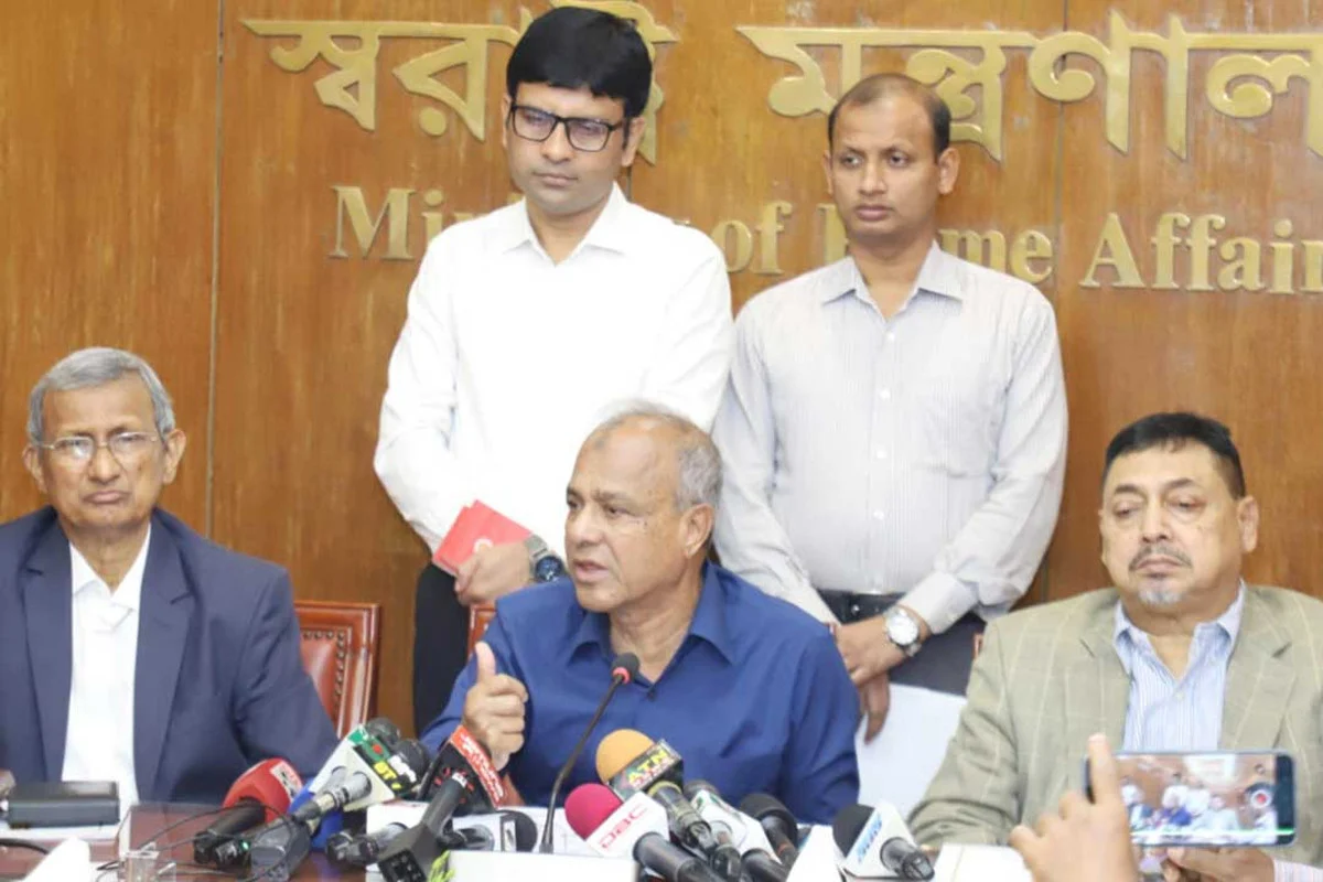 বড় ধরনের ভূমিকম্প মোকাবিলায় উদ্বেগ স্বরাষ্ট্র উপদেষ্টার